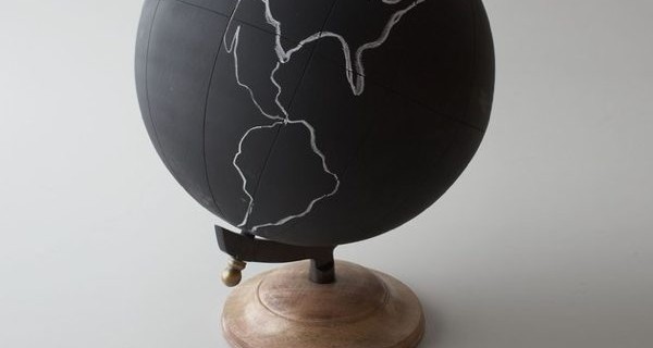 La lavagna a forma di mappamondo per imparare la geografia a scuola La lavagna a forma di mappamondo per imparare la geografia a scuola
