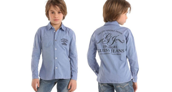 La camicia azzurra per bambino della collezione PE 2013 di Guess Kids La camicia azzurra per bambino della collezione PE 2013 di Guess Kids