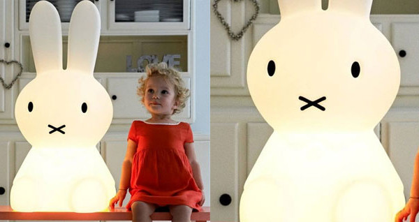 Miffy, il famoso coniglietto olandese, protagonista della grande lampada notturna Miffy, il famoso coniglietto olandese, protagonista della grande lampada notturna