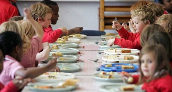 La mensa scolastica ha obbligo di servire cibi biologici e stagionali La mensa scolastica ha obbligo di servire cibi biologici e stagionali