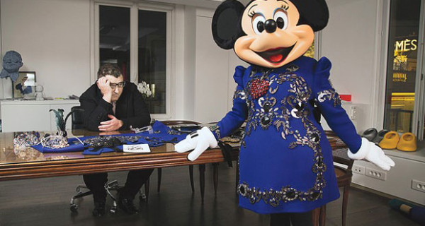 Disneyland Paris festeggia 20 anni con una sfilata. Gli abiti indossati dai personaggi Disney Disneyland Paris festeggia 20 anni con una sfilata. Gli abiti indossati dai personaggi Disney