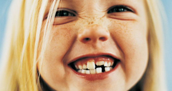 Come spazzolare i denti da latte? Ecco Baby Smile, lo spazzolino di tau-marin Come spazzolare i denti da latte? Ecco Baby Smile, lo spazzolino di tau-marin