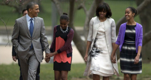 Il look di Malia e Sasha, le figlie di Michelle e Barack Obama, nel giorno di Pasqua Il look di Malia e Sasha, le figlie di Michelle e Barack Obama, nel giorno di Pasqua