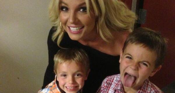 Britney Spears insieme ai suoi figli nel giorno della Festa della Mamma Britney Spears insieme ai suoi figli nel giorno della Festa della Mamma