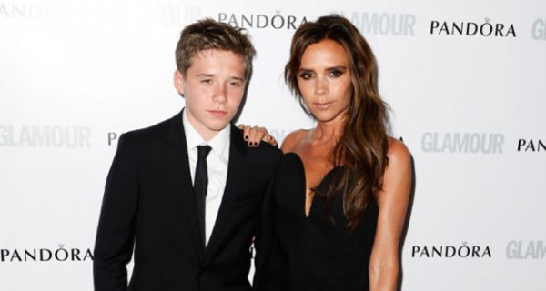 Brooklyn Beckham in abito Burberry Tailoring a Londra Brooklyn Beckham in abito Burberry Tailoring a Londra