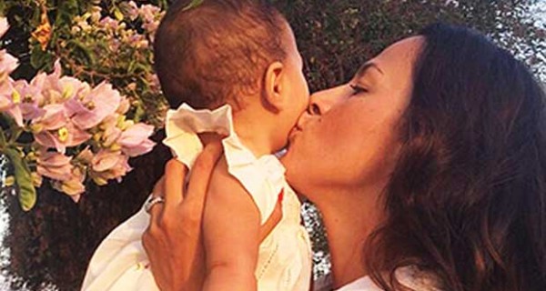 Magda Gomes mostra per la prima volta la sua bimba: ecco Yasmin Magda Gomes mostra per la prima volta la sua bimba: ecco Yasmin