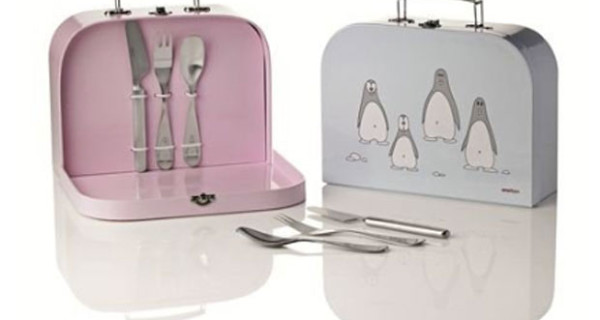 Stelton presenta il nuovo divertente set di posate con pinguini per bambini Stelton presenta il nuovo divertente set di posate con pinguini per bambini
