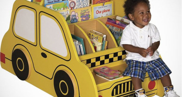 Libreria a forma di taxi giallo: perfetta per la cameretta Libreria a forma di taxi giallo: perfetta per la cameretta
