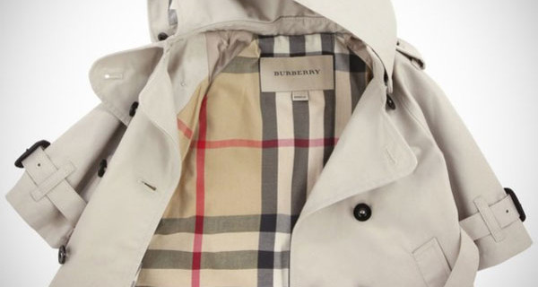 Trench di Burberry per bambini: un capo che non passa mai di moda Trench di Burberry per bambini: un capo che non passa mai di moda