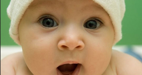 Cappellino in spugna per bambini da indossare dopo il bagnetto Cappellino in spugna per bambini da indossare dopo il bagnetto