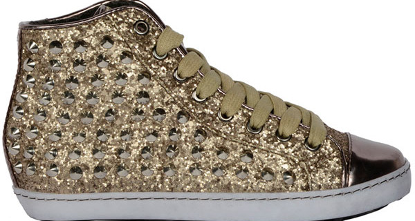Borchie e Paillettes protagoniste delle nuove sneakers di Colors of California Borchie e Paillettes protagoniste delle nuove sneakers di Colors of California