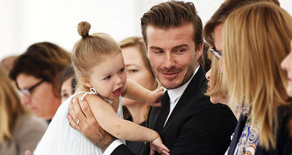 Harper Beckham in prima fila alla sfilata di mamma Victoria a New York Harper Beckham in prima fila alla sfilata di mamma Victoria a New York