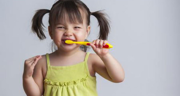 Spazzolino e dentifricio: i prodotti per bambini perfetti per una corretta igiene orale Spazzolino e dentifricio: i prodotti per bambini perfetti per una corretta igiene orale
