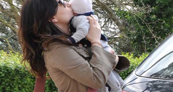Laura Pausini dopo la nascita della figlia Paola torna in tour Laura Pausini dopo la nascita della figlia Paola torna in tour