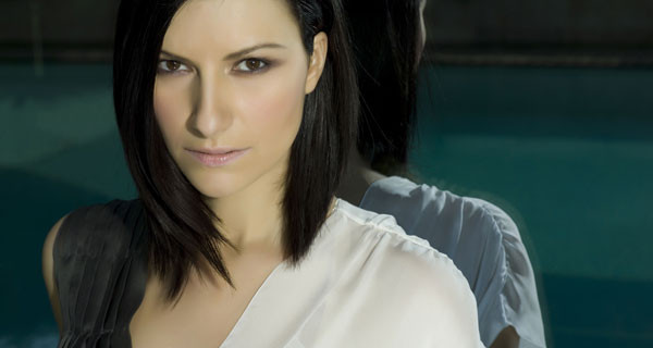 Lo sfogo di Laura Pausini su Facebook: “Sono mamma e devo proteggere mia figlia Paola Carta” Lo sfogo di Laura Pausini su Facebook: “Sono mamma e devo proteggere mia figlia Paola Carta”