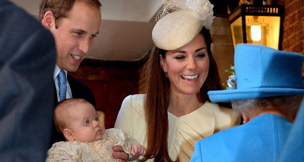William, Kate Middleton e il Principe George: tutte le foto del battesimo del Royal Baby William, Kate Middleton e il Principe George: tutte le foto del battesimo del Royal Baby