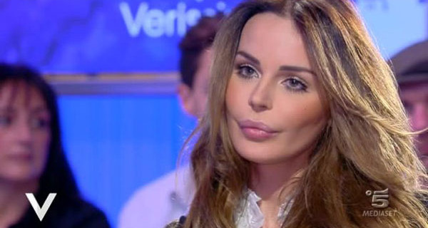Nina Moric ospite a Verissimo parla Fabrizio Corona: “Nostro figlio Carlos è infelice” Nina Moric ospite a Verissimo parla Fabrizio Corona: “Nostro figlio Carlos è infelice”