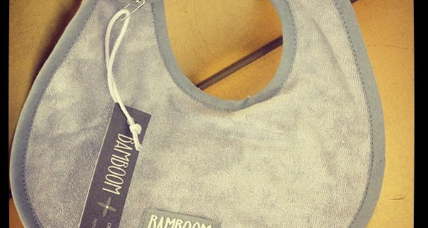 Pura morbidezza per la bavaglina di Bamboom realizzata in Bamboo Organico Pura morbidezza per la bavaglina di Bamboom realizzata in Bamboo Organico