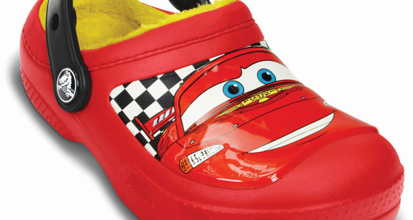 Crocs per bambini: il modello McQueen con il protagonista di Cars perfetto per Natale Crocs per bambini: il modello McQueen con il protagonista di Cars perfetto per Natale