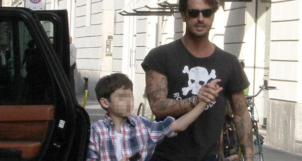 La madre di Corona a Verissimo: “Fabrizio ha incontrato suo figlio Carlos in carcere” La madre di Corona a Verissimo: “Fabrizio ha incontrato suo figlio Carlos in carcere”