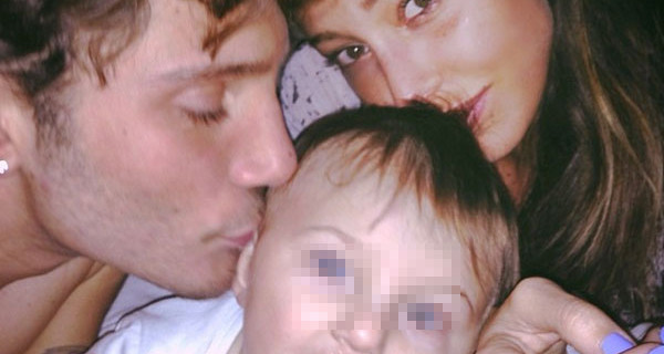 Belen, Stefano e il piccolo Santiago sempre più teneri: ecco la nuova foto di Instagram Belen, Stefano e il piccolo Santiago sempre più teneri: ecco la nuova foto di Instagram