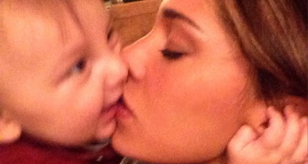 Belen Rodriguez è una mamma all’antica: “A Santiago non darò la paghetta”. Leggi l’intervista Belen Rodriguez è una mamma all’antica: “A Santiago non darò la paghetta”. Leggi l’intervista