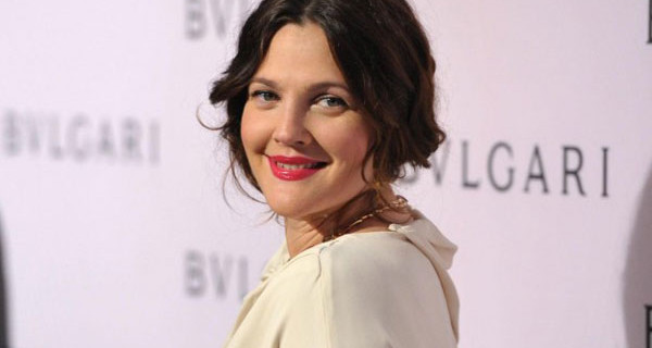 Drew Barrymore, dopo 13 mesi dalla nascita della sua prima figlia, è di nuovo incinta Drew Barrymore, dopo 13 mesi dalla nascita della sua prima figlia, è di nuovo incinta