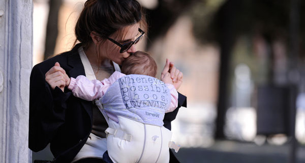 Valentina Cervi neomamma: dopo il successo di True Blood eccola con la sua bimba Valentina Cervi neomamma: dopo il successo di True Blood eccola con la sua bimba