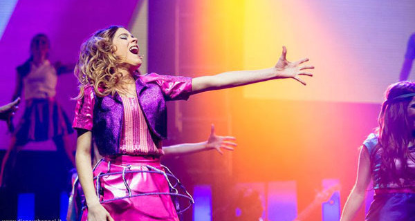 Violetta in Concerto: ecco i prodotti per sfoggiare un look da vera V-Lover Violetta in Concerto: ecco i prodotti per sfoggiare un look da vera V-Lover
