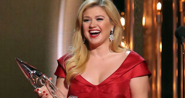 Kelly Clarkson incinta di una bambina: “Solo una bimba potrebbe causare tanto dramma” Kelly Clarkson incinta di una bambina: “Solo una bimba potrebbe causare tanto dramma”