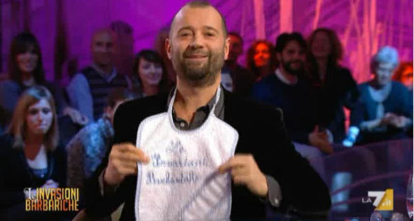Fabio Volo papà: “Ho provato ad allattare mio figlio Sebastian con il naso. Ma non ditelo a Johanna” Fabio Volo papà: “Ho provato ad allattare mio figlio Sebastian con il naso. Ma non ditelo a Johanna”