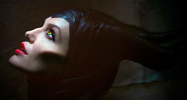 Maleficent, il film Disney con Angelina Jolie e sua figlia Vivienne. Ecco il Trailer Maleficent, il film Disney con Angelina Jolie e sua figlia Vivienne. Ecco il Trailer