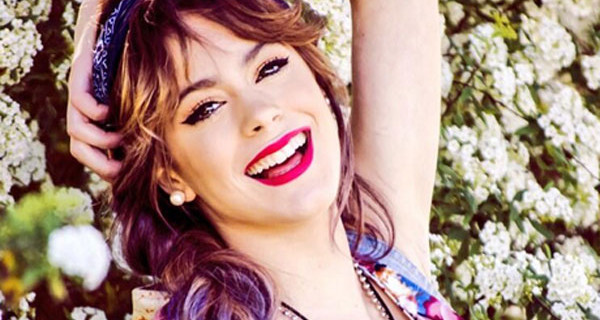 News su Violetta: Martina Stoessel presenta il suo primo libro, arriva “Semplicemente Tini” News su Violetta: Martina Stoessel presenta il suo primo libro, arriva “Semplicemente Tini”