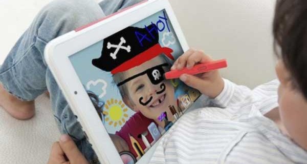 Il tablet è diventato l’oggetto da cui bambini e ragazzi non si separano più Il tablet è diventato l’oggetto da cui bambini e ragazzi non si separano più
