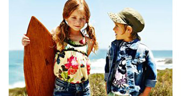 Sole, mare e surf: gli ingredienti della campagna pubblicitaria PE 2014 di Replay&Sons Sole, mare e surf: gli ingredienti della campagna pubblicitaria PE 2014 di Replay&Sons