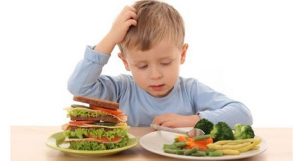 Cosa fare quando i bambini non mangiano la verdura? Ecco qualche consiglio Cosa fare quando i bambini non mangiano la verdura? Ecco qualche consiglio
