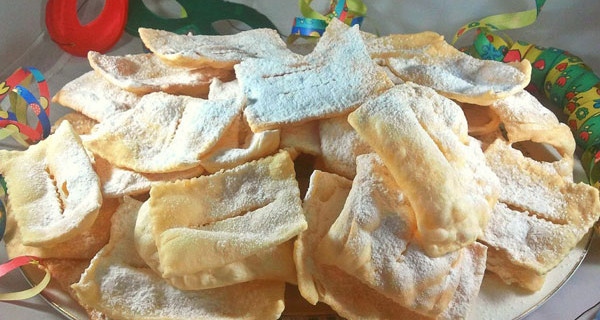 Dolci di Carnevale: la ricetta delle chiacchiere senza glutine Dolci di Carnevale: la ricetta delle chiacchiere senza glutine