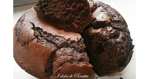 Ciambella al cioccolato e frutta secca: la ricetta perfetta per bimbi golosi Ciambella al cioccolato e frutta secca: la ricetta perfetta per bimbi golosi