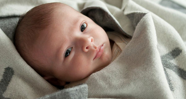 Coperta di cashmere/merito firmata Nuvola: il regalo perfetto per un neonato Coperta di cashmere/merito firmata Nuvola: il regalo perfetto per un neonato