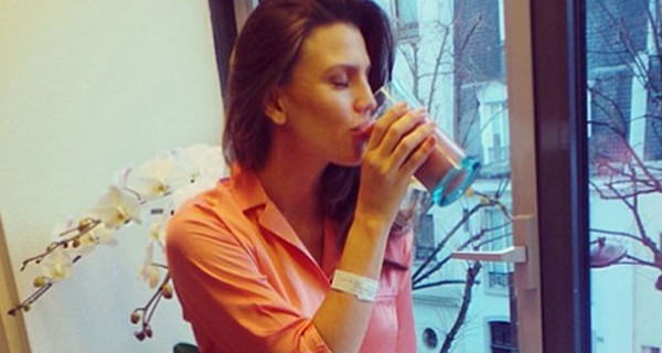 Claudia Galanti shock: su Instagram la sua foto mentre beve la placenta Claudia Galanti shock: su Instagram la sua foto mentre beve la placenta