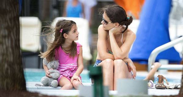 Intervista a Katie Holmes: “Mia figlia Suri è più importante di tutto” Intervista a Katie Holmes: “Mia figlia Suri è più importante di tutto”