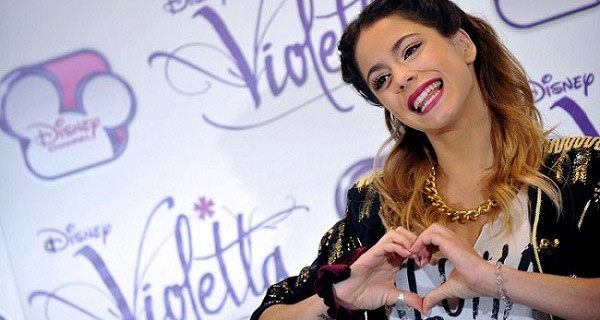 Anticipazioni Violetta 3, Martina Stoessel: “Siamo a Barcellona per iniziare le riprese” Anticipazioni Violetta 3, Martina Stoessel: “Siamo a Barcellona per iniziare le riprese”
