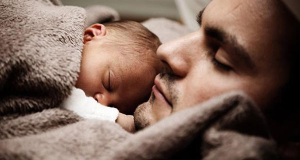 Shhh non russare, arriva RonfStop: il regalo per papà e tutta la famiglia Shhh non russare, arriva RonfStop: il regalo per papà e tutta la famiglia