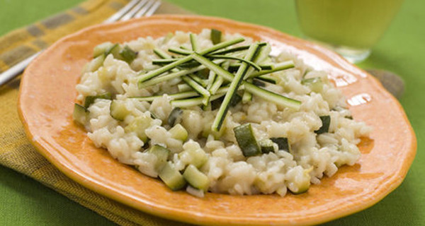 Ricette per bambini: Risotto con zucchine e taleggio, semplice e gustoso Ricette per bambini: Risotto con zucchine e taleggio, semplice e gustoso