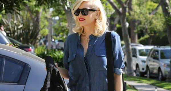 Gwen Stefani neo mamma: shopping a Los Angeles con la borsa Cybex per Jeremy Scott Gwen Stefani neo mamma: shopping a Los Angeles con la borsa Cybex per Jeremy Scott