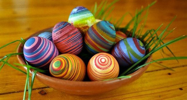 Lavoretti per Pasqua da fare con i bambini: uovo di vetro, pulcino di cartone e auguri 3D Lavoretti per Pasqua da fare con i bambini: uovo di vetro, pulcino di cartone e auguri 3D