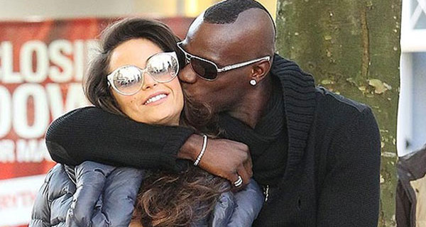 Raffaella Fico e Mario Balotelli: finalmente l’incontro con la piccola Pia Raffaella Fico e Mario Balotelli: finalmente l’incontro con la piccola Pia