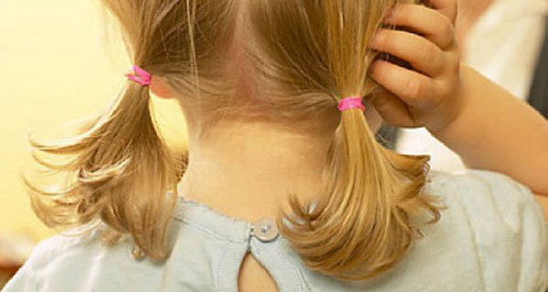 Pidocchi nei capelli: cosa sono e come si manifestano Pidocchi nei capelli: cosa sono e come si manifestano