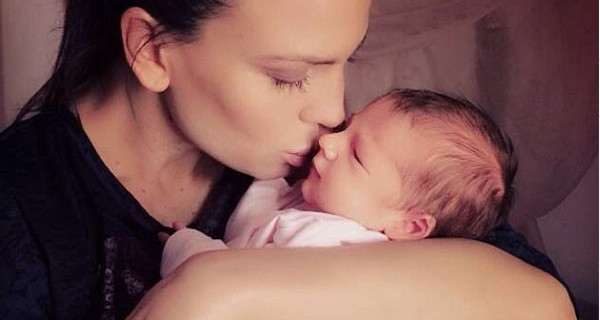 Le prime foto della figlia di Claudia Galanti: “Vi presento Indila Carolina” Le prime foto della figlia di Claudia Galanti: “Vi presento Indila Carolina”