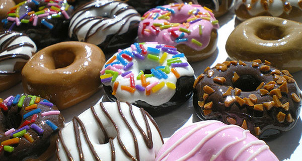 Dolci senza glutine: la ricetta dei Donuts Gluten Free. Perfetti anche per i celiaci Dolci senza glutine: la ricetta dei Donuts Gluten Free. Perfetti anche per i celiaci